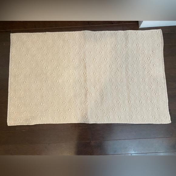 EUC KING SIZE PILLOW SHAMS WITH A ROSE COLOUR. QUILTED STITCHING - Picture 7 of 11